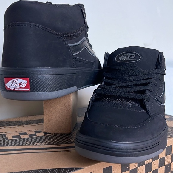 Vans Men’s Zahba Mid Black/Pewter
VN000CBSHR0 Sneakers - Picture 8 of 16